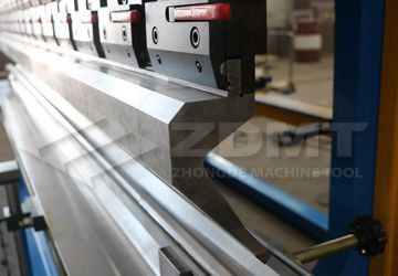 模具.jpg 模具.jpg
