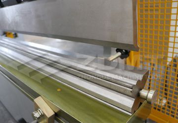 模具.jpg 模具.jpg
